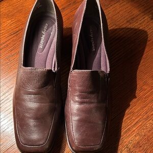 Easy Spirit Brown loafer size 6.  Approx 1 1/2” heel.   Lightly worn